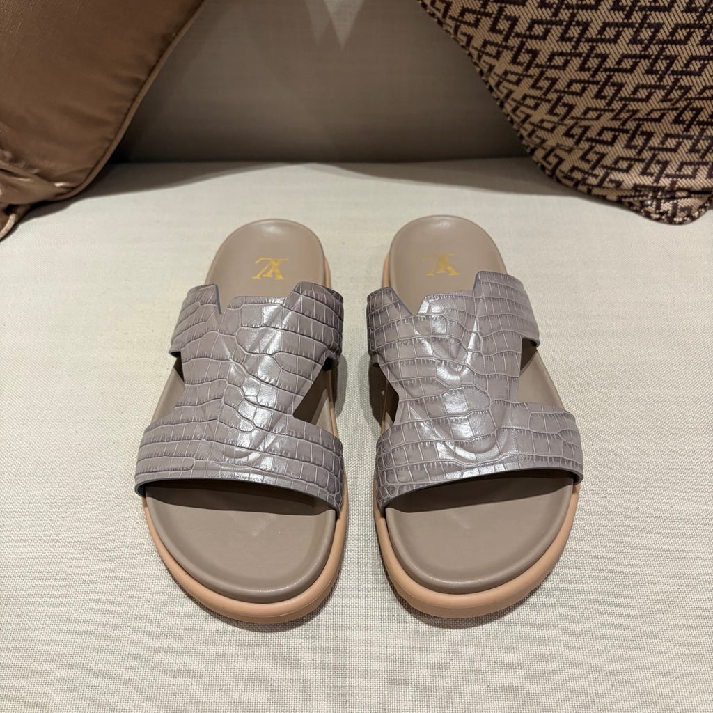Шльопанці з натуральної шкіри Louis Vuitton