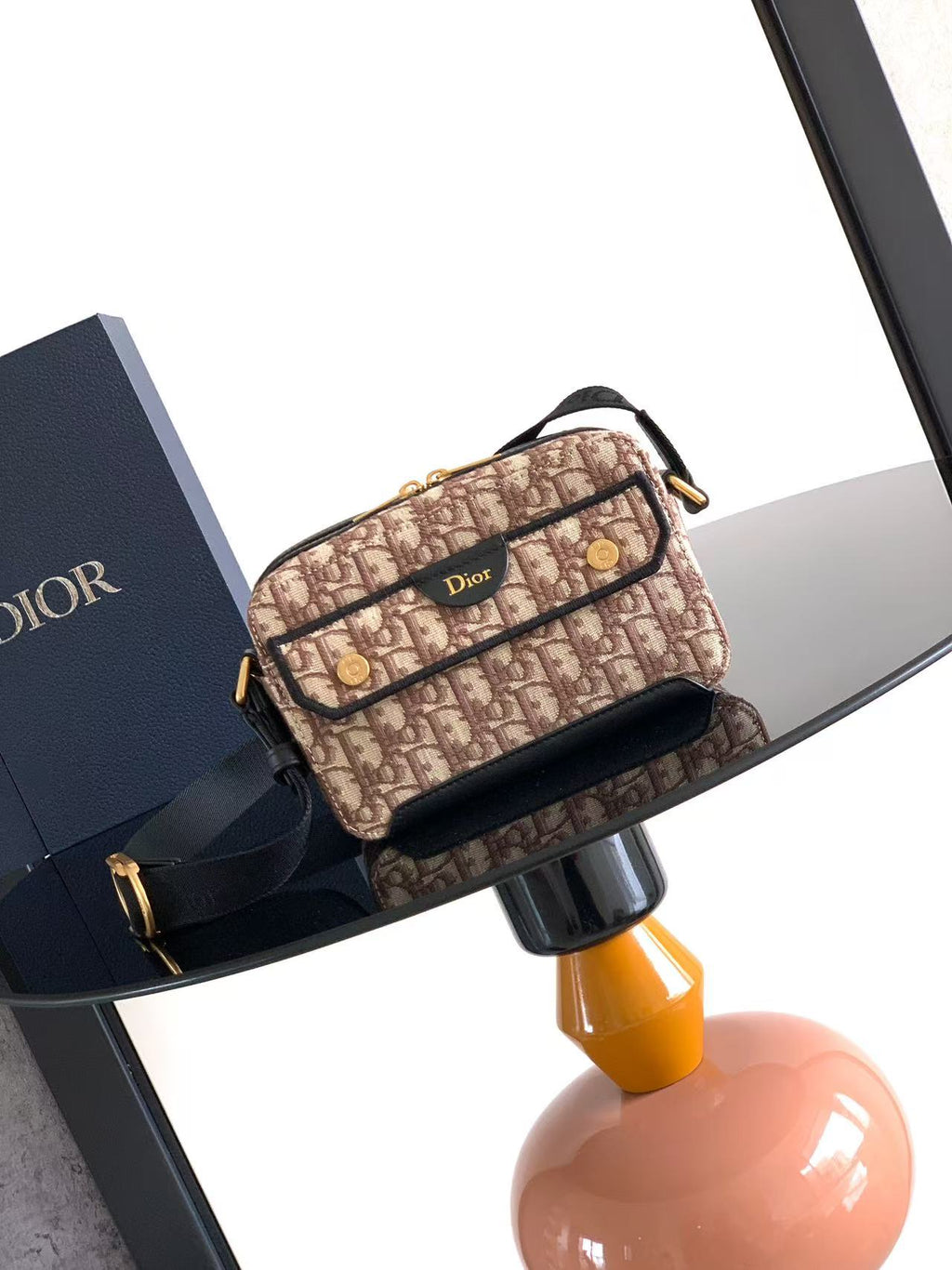 Сумка-месенджер Dior Poet Jett з текстилю й натуральної шкіри, коричнева — фото 1