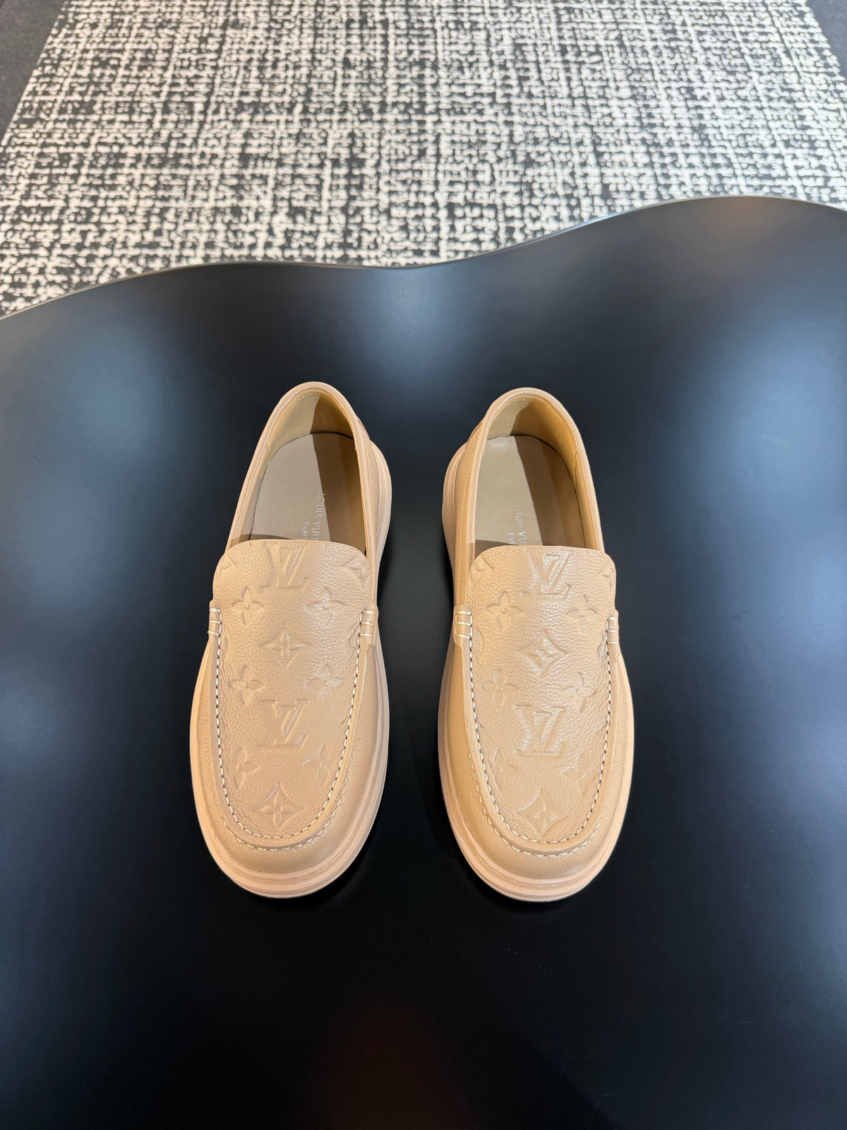 Кросівки Louis Vuitton